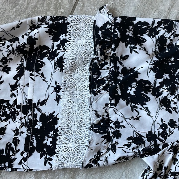 Adrienne Vittdini,L,white in floral design,wide neck,sheered3/4sleeves,for women - Picture 6 of 6